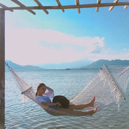 ... và chiếc võng giữa biển thần thánh của Bình Lập. ... và chiếc võng giữa biển thần thánh của Bình Lập.