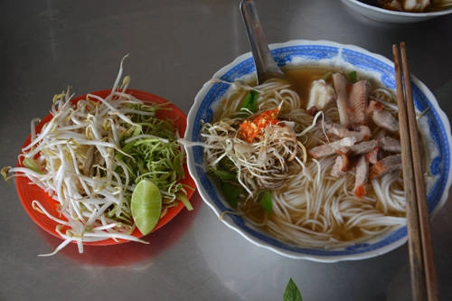 Bún nước lèo Sóc Trăng mang đậm nét ẩm thực Khmer. Ảnh: Má Lúm. Bún nước lèo Sóc Trăng mang đậm nét ẩm thực Khmer. Ảnh: Má Lúm.