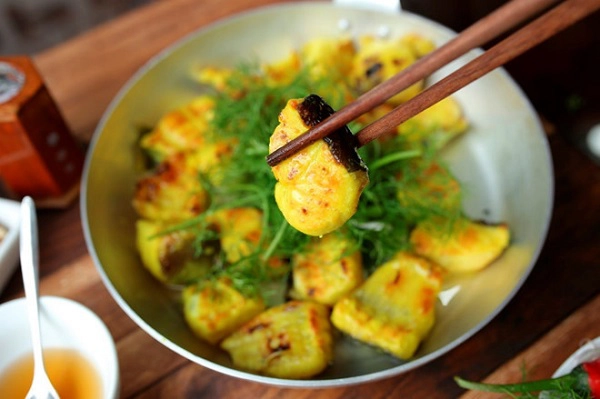 Hà Nội có vô vàn đặc sản để bạn thưởng thức, từ món chả cả thơm ngon... Ảnh: Zing.