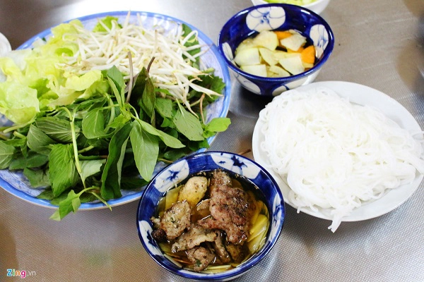 Đến những món bún vừa miệng như bún chả, bún thang, bún ốc... Ảnh: Zing.