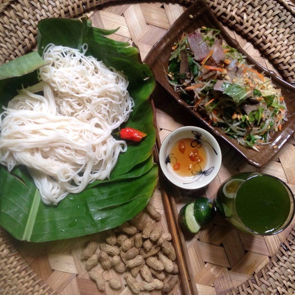 Đông Anh còn có nhiều đặc sản hấp dẫn và thú vị như tương Việt Hùng, đậu phụ làng Chài (Võng La), bún Mạch Tràng (Cổ Loa). Ảnh: Thucpham TreViet.