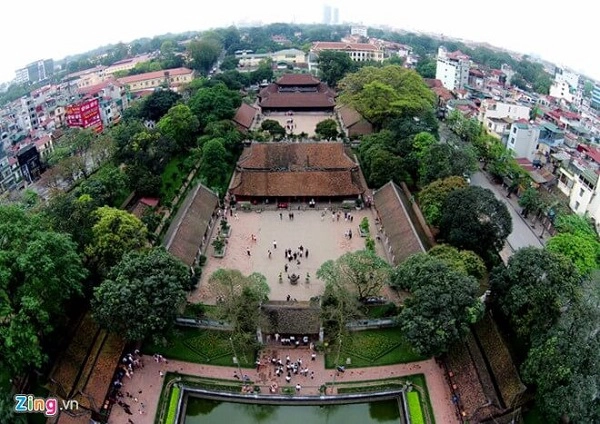 Từ Đông Anh, du khách có thể trải nghiệm nhiều khu di tích cổ khác của Hà Nội, như Văn Miếu - Quốc Tử Giám. Đây là công trình văn hóa có ý nghĩa đặc biệt trong lịch sử Việt Nam, và là điểm tham quan được du khách yêu thích. Ảnh: Zing.