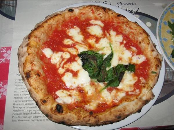 Nếm thử pizza ngon nhất thế giới ở Naples, Italy. anphoviet1trong100viecphaithutrongdoi-ivivu-10