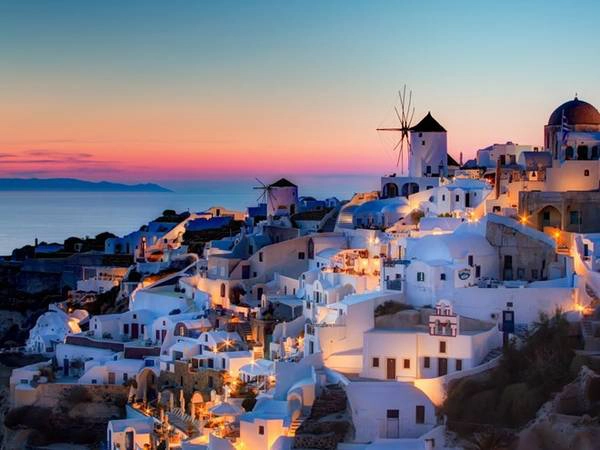 Ngắm mặt trời lặn trên Địa Trung Hải từ Santorini, một trong những hòn đảo đẹp nhất Hy Lạp. anphoviet1trong100viecphaithutrongdoi-ivivu-8
