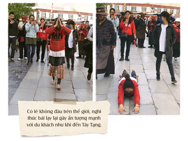 Có lẽ không đâu trên thế giới, nghi thức bái lạy lại gây ấn tượng mạnh với du khách như khi đến Tây Tạng. Có lẽ không đâu trên thế giới, nghi thức bái lạy lại gây ấn tượng mạnh với du khách như khi đến Tây Tạng.