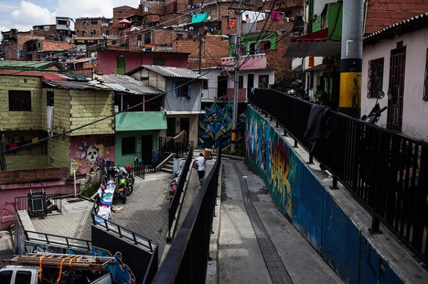 Ảnh: Juancho Torres Thành phố Medellín, đường Comuna 13 nhìn chung đã phát triển và cải thiện đời sống khu dân cư so với trước đây. Người dân có niềm tin thành phố này sẽ tiếp tục phát triển. Ảnh: Juancho Torres Thành phố Medellín, đường Comuna 13 nhìn chung đã phát triển và cải thiện đời sống khu dân cư so với trước đây. Người dân có niềm tin thành phố này sẽ tiếp tục phát triển.