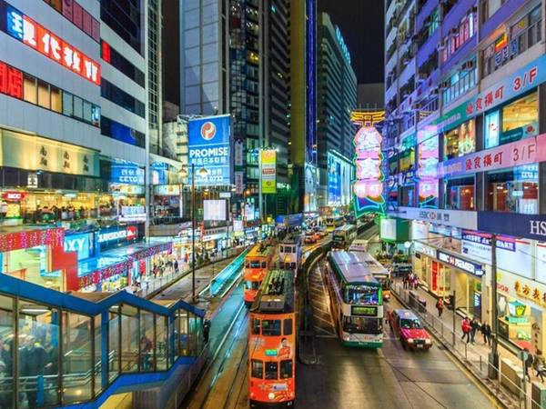 <strong>3. Hong Kong: </strong>Giá 1 chiếc burger: 30,57 USD, 1 ly cà phê: 7,39 USD, 1 chai rượu vang đỏ: 12,29 USD, 1 chiếc sandwich: 21,09 USD. Tổng cộng: 71,34 USD. <strong>3. Hong Kong: </strong>Giá 1 chiếc burger: 30,57 USD, 1 ly cà phê: 7,39 USD, 1 chai rượu vang đỏ: 12,29 USD, 1 chiếc sandwich: 21,09 USD. Tổng cộng: 71,34 USD.