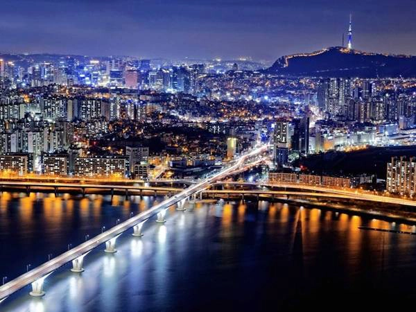 <strong>6. Seoul, Hàn Quốc: </strong>Giá 1 chiếc burger: 21,89 USD, 1 ly cà phê: 9,72 USD, 1 chai rượu vang đỏ: 13,61 USD, 1 chiếc sandwich: 20,1 USD. Tổng cộng: 65,32 USD. <strong>6. Seoul, Hàn Quốc: </strong>Giá 1 chiếc burger: 21,89 USD, 1 ly cà phê: 9,72 USD, 1 chai rượu vang đỏ: 13,61 USD, 1 chiếc sandwich: 20,1 USD. Tổng cộng: 65,32 USD.