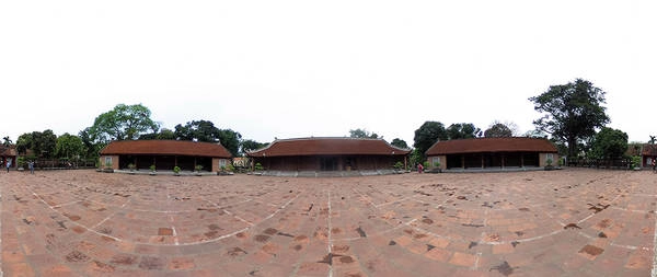 Sân Thái Học, giống như Sân Bái Đường ở sân trước, cả hai đều là địa điểm tổ chức thi cử, hành lễ xưa kia. Ngày nay là nơi thường niên phong tặng học vị Giáo sư, Tiến sĩ.