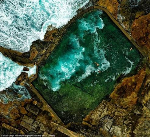 Trẻ em tắm trong khu vực hồ đá gần bờ biển Sydney (Australia). Ảnh: Stuart Chape/National Geographic. Trẻ em tắm trong khu vực hồ đá gần bờ biển Sydney (Australia). Ảnh: Stuart Chape/National Geographic.