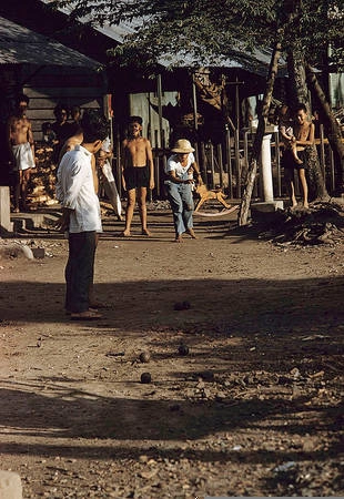 Chợ Lớn được thành lập vào thế kỷ 19. Đến tháng 4/1931, chợ được sáp nhập vào Sài Gòn, cho ra đời cái tên Sài Gòn – Chợ Lớn. Năm 1956, Sài Gòn trở thành cái tên chính thức và kể từ đó, khi nhắc đến Chợ Lớn, người ta chỉ biết đó là tên của một ngôi chợ hay một khu vực tập trung đông đúc người Hoa sinh sống.