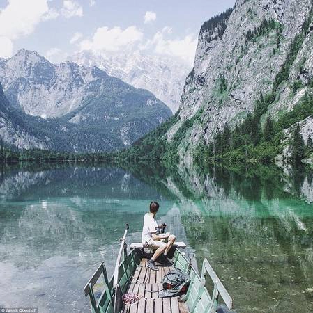 Nhiều ảnh được Obenhoff chụp ở Đức và Áo. Trong ảnh là hồ Obersee ở Bavaria, Đức.