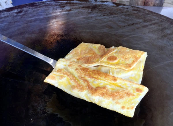 Bữa sáng đường phố đơn giản và ngon lành: Pancake - Ảnh: Thủy OCG Bữa sáng đường phố đơn giản và ngon lành: Pancake - Ảnh: Thủy OCG