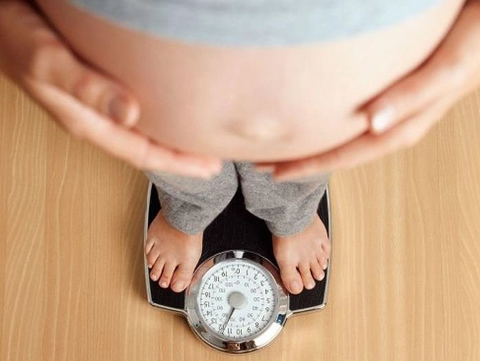 bà bầu bị đầy bụng xì hơi