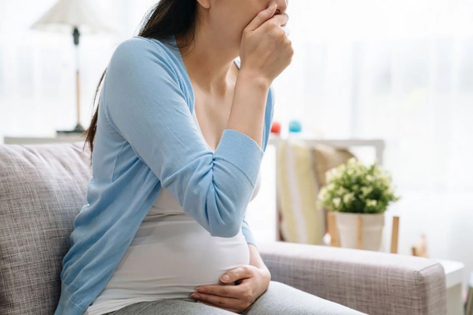 bà bầu bị đầy bụng xì hơi