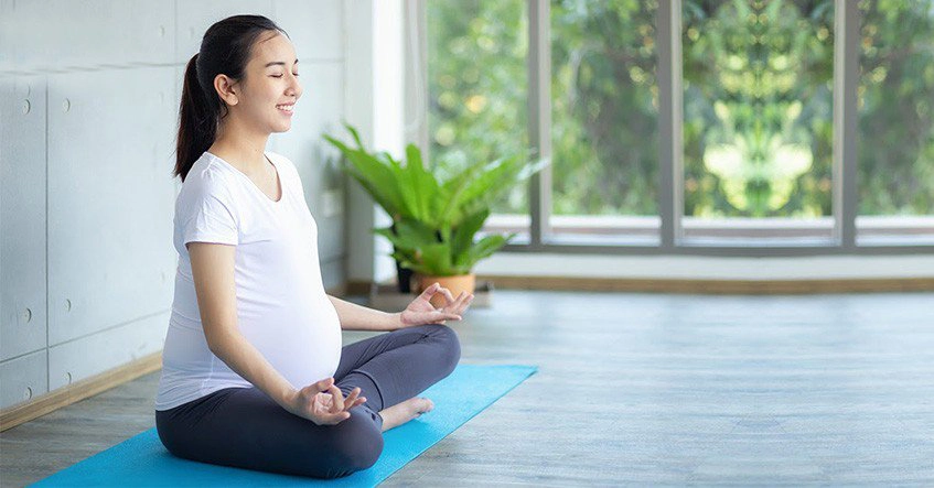 Tập thở đúng cách là một trong các mẹo dễ đẻ của mẹ bầu