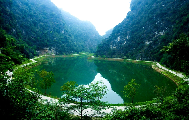 ba-diem-den-noi-tieng-cho-mot-ngay-du-ngoan-ninh-binh-ivivu-2