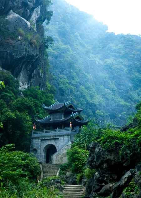 ba-diem-den-noi-tieng-cho-mot-ngay-du-ngoan-ninh-binh-ivivu-4
