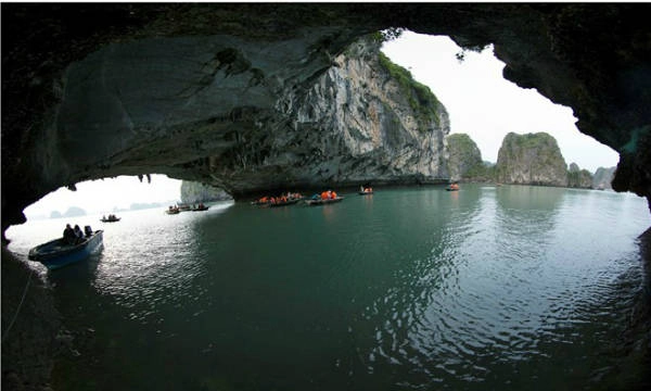 Sở Văn hóa, Thể thao và Du lịch Quảng Ninh cho biết địa điểm được đoàn làm phim Kong: Skull Island chọn để ghi hình là khu vực Cống Lá (Ba Hang) trên vịnh Hạ Long. Sở Văn hóa, Thể thao và Du lịch Quảng Ninh cho biết địa điểm được đoàn làm phim Kong: Skull Island chọn để ghi hình là khu vực Cống Lá (Ba Hang) trên vịnh Hạ Long.
