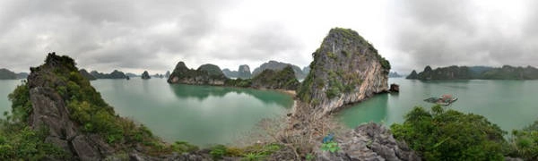 Trước đó, trong khi ghi hình tại Quảng Bình, đoàn làm phim cũng khảo sát tại vịnh Hạ Long. Đoàn làm phim đang ghi hình tại đầm Vân Long, sau đó sẽ di chuyển đến vịnh Hạ Long. Các thiết bị của đoàn sẽ được chở bằng phà ra khu vực quay, còn thành phần đoàn sẽ di chuyển bằng tàu cao cấp. Trước đó, trong khi ghi hình tại Quảng Bình, đoàn làm phim cũng khảo sát tại vịnh Hạ Long. Đoàn làm phim đang ghi hình tại đầm Vân Long, sau đó sẽ di chuyển đến vịnh Hạ Long. Các thiết bị của đoàn sẽ được chở bằng phà ra khu vực quay, còn thành phần đoàn sẽ di chuyển bằng tàu cao cấp.