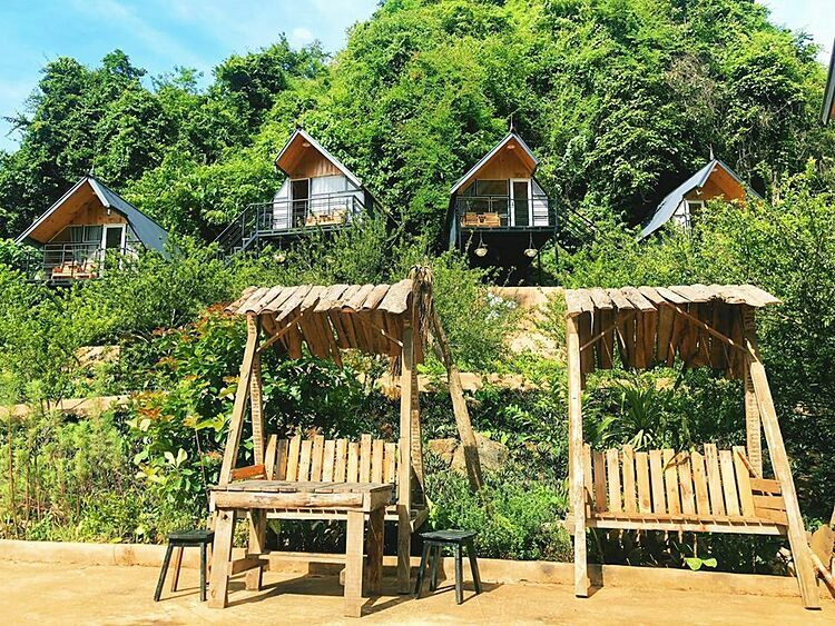 Đường ở homestay dốc và hơi khó đi, tuy nhiên chủ nhà sẽ là người đón bạn đến đây. Ảnh: Phố Núi Homestay.