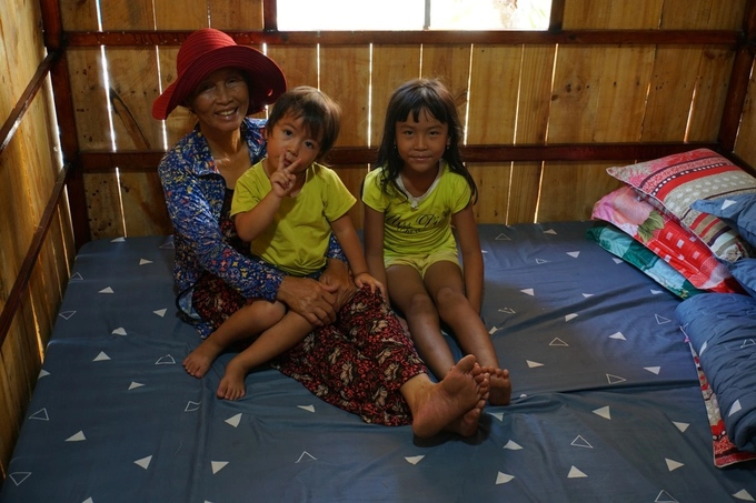 Ngôi nhà vừa đủ cho một gia đình nghỉ ngơi sau một ngày tham quan đảo. Ngôi nhà vừa đủ cho một gia đình nghỉ ngơi sau một ngày tham quan đảo.