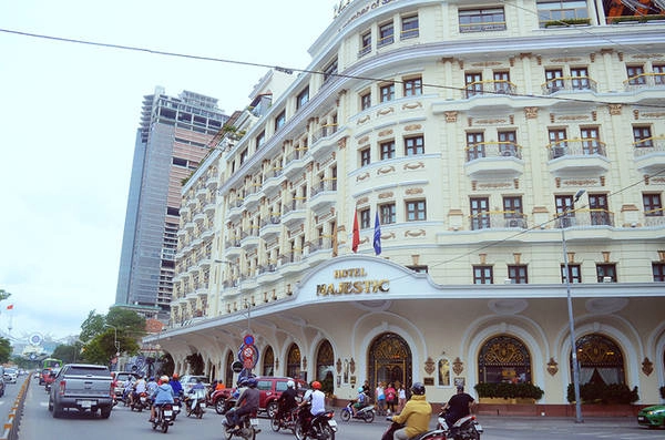 Khách sạn từng đón tiếp nhiều người quan trọng như Tổng thống Pháp Mitterrand, Thái tử Nhật Akishino, Thái tử Đan Mạch Henrick, Hoàng tử Anh Andrew, Công chúa Thái Lan Maha Chakri Sring Dhorn, Thủ tướng Singapore Lý Hiển Long… Dù đã vài lần thay đổi diện mạo, Majectis vẫn là biểu tượng cho một thời xa hoa tráng lệ của Sài Gòn, là niềm tự hào của người dân. Ảnh: Phong Vinh.