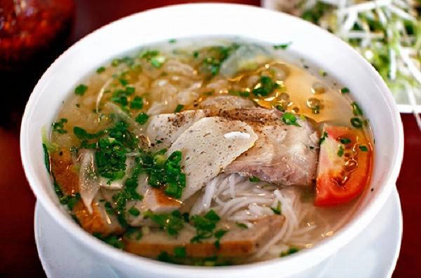 Tô bánh canh cá dầm có giá từ 15.000 đồng. Ảnh: yeutre.