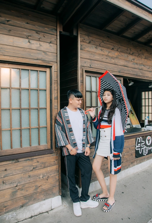 Làng cổ Oshino Hakkai là ngôi làng cổ kính với vẻ đẹp bình dị nằm nép mình bên dưới chân núi Phú Sĩ. Ngôi làng với những mái nhà gỗ đặc trưng kiến trúc địa phương cùng những khu vườn xinh đẹp, phù hợp cho những ai yêu thích sự thanh bình và muốn khám phá về văn hóa cổ xưa của Nhật Bản. Làng cổ Oshino Hakkai là ngôi làng cổ kính với vẻ đẹp bình dị nằm nép mình bên dưới chân núi Phú Sĩ. Ngôi làng với những mái nhà gỗ đặc trưng kiến trúc địa phương cùng những khu vườn xinh đẹp, phù hợp cho những ai yêu thích sự thanh bình và muốn khám phá về văn hóa cổ xưa của Nhật Bản.