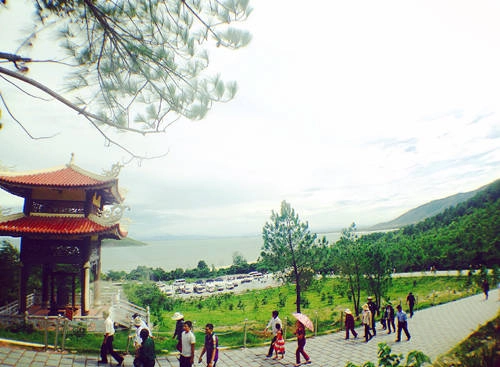 Khung cảnh nơi yên nghỉ của Đại tướng Võ Nguyên Giáp. Khung cảnh nơi yên nghỉ của Đại tướng Võ Nguyên Giáp.