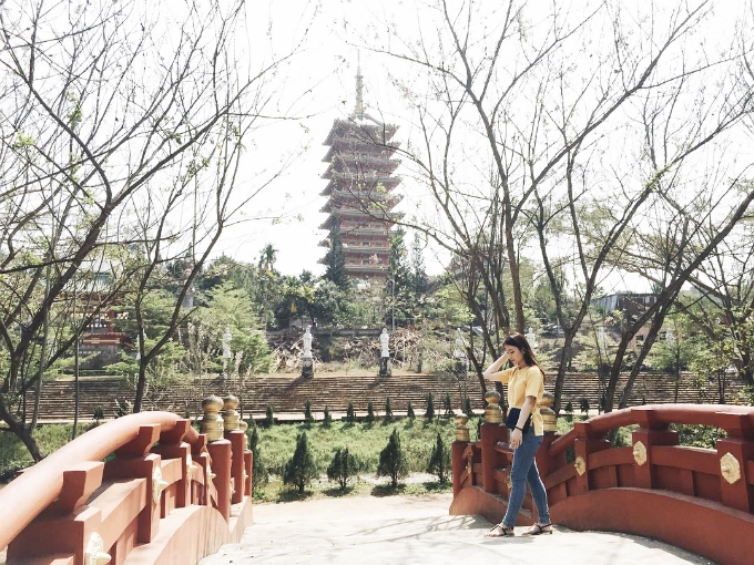 Chùa tọa lạc trên một ngọn đồi trên đường Nguyễn Viết Xuân, thành phố Pleiku. Ảnh: henlylala Chùa tọa lạc trên một ngọn đồi trên đường Nguyễn Viết Xuân, thành phố Pleiku. Ảnh: henlylala