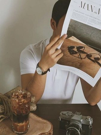 Nằm trong một chung cư cũ trên đường Nguyễn Huệ, quán cà phê Thinker & Dreamer được bài trí thông minh, tối giản hóa các chi tiết, mang lại không gian nhẹ nhàng thích hợp cho những bạn muốn tận hưởng khoảng thời gian riêng tư. Ảnh: Instagram.