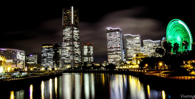 Yokohama Nằm bên vịnh Tokyo, Yokohama vốn là một làng chài nhỏ và nhanh chóng phát triển thành cảng biển quy mô bậc nhất Nhật Bản. Nơi đây gây ấn tượng mạnh cho du khách với những con phố mang kiến trúc phương Tây hiện đại. Tòa tháp Yokohama Landmark được xem là một trong những biểu tượng của thành phố. Với 69 tầng và tổng chiều cao 296,3 m, đây hiện là tòa nhà cao thứ hai Nhật Bản. Yokohama Nằm bên vịnh Tokyo, Yokohama vốn là một làng chài nhỏ và nhanh chóng phát triển thành cảng biển quy mô bậc nhất Nhật Bản. Nơi đây gây ấn tượng mạnh cho du khách với những con phố mang kiến trúc phương Tây hiện đại. Tòa tháp Yokohama Landmark được xem là một trong những biểu tượng của thành phố. Với 69 tầng và tổng chiều cao 296,3 m, đây hiện là tòa nhà cao thứ hai Nhật Bản.
