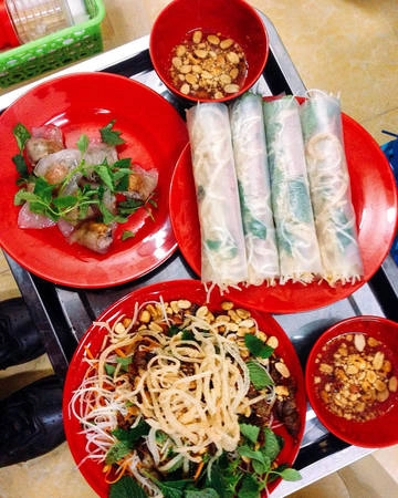 bach-mai-con-pho-thien-duong-cho-hoi-thich-qua-chieu-me-an-dem-ha-noi-ivivu-12