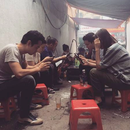 bach-mai-con-pho-thien-duong-cho-hoi-thich-qua-chieu-me-an-dem-ha-noi-ivivu-2