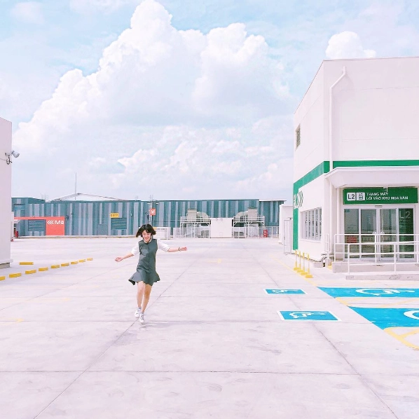 Tung tăng thôi cũng đủ để có hình đẹp (Ảnh: @viann.____)