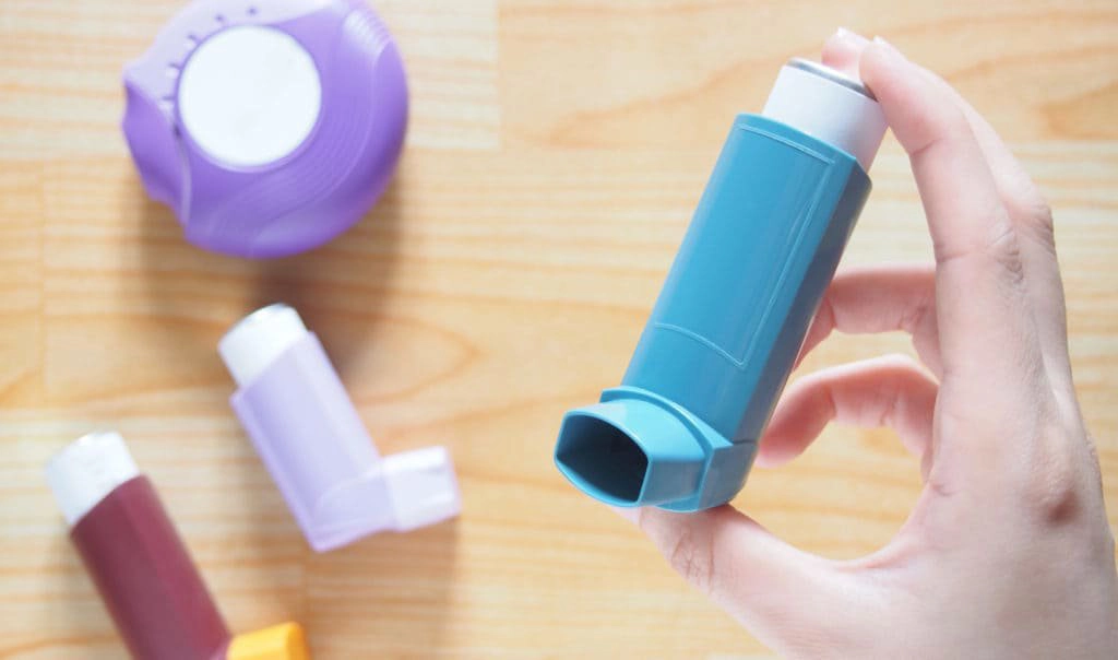 Ban nên mang theo thuốc điều trị khi tham gia các bài tập thể dục cho người hen suyễn