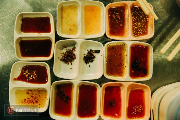 Đây chỉ là một vài loại nước chấm hấp dẫn có tại quán. Đây chỉ là một vài loại nước chấm hấp dẫn có tại quán.