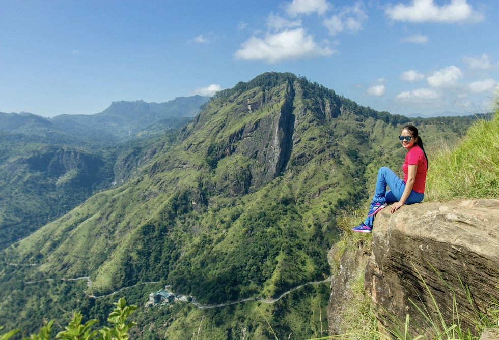 Little Adam's Peak nằm ở thị trấn cao nguyên Ella