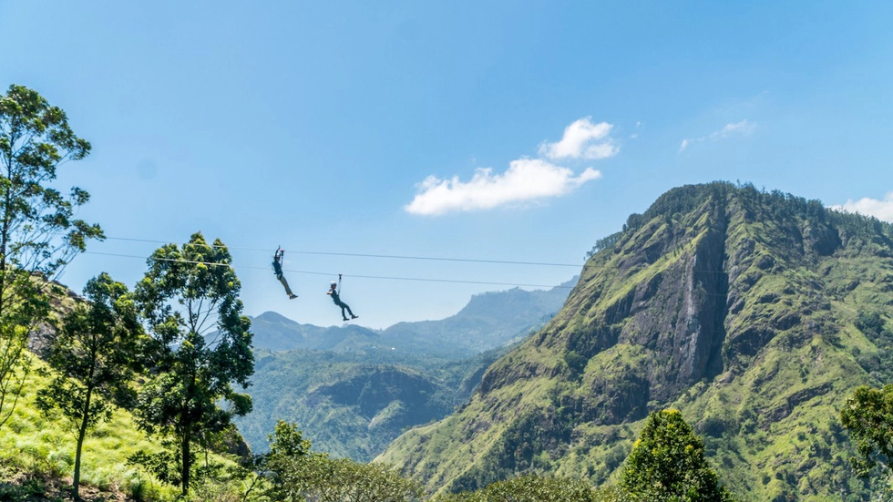 Zipline là trò chơi không thể bỏ qua khi tới nơi này.