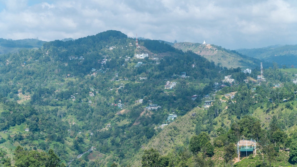 Zipline là trò chơi không thể bỏ qua khi tới nơi này.