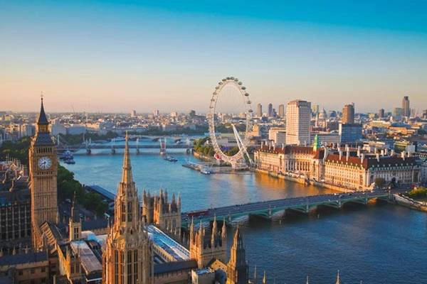 2. London: Năm ngoái, London giữ vị trí số 1 trong bảng xếp hạng. Năm nay, thành phố này vẫn là nơi hút khách hàng đầu châu Âu với 15,96 lượt du khách quốc tế, doanh thu 16,3 tỷ USD. Du khách chủ yếu đến từ Dublin, New York, Stockholm, Amsterdam và Frankfurt. Ảnh: Getty. 2. London: Năm ngoái, London giữ vị trí số 1 trong bảng xếp hạng. Năm nay, thành phố này vẫn là nơi hút khách hàng đầu châu Âu với 15,96 lượt du khách quốc tế, doanh thu 16,3 tỷ USD. Du khách chủ yếu đến từ Dublin, New York, Stockholm, Amsterdam và Frankfurt. Ảnh: Getty.