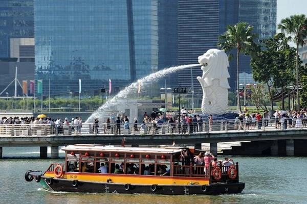 4. Singapore: Đảo quốc nhỏ bé này có hoạt động thương mại sôi động, ẩm thực phong phú và hãng hàng không hàng đầu thế giới. Ảnh: Rosland Rahman/AFP/Getty Images. 4. Singapore: Đảo quốc nhỏ bé này có hoạt động thương mại sôi động, ẩm thực phong phú và hãng hàng không hàng đầu thế giới. Ảnh: Rosland Rahman/AFP/Getty Images.