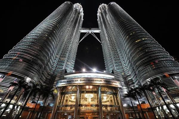 8. Kuala Lumpur: Thủ đô Malaysia là điểm nối quan trọng giữa châu Á và Trung Đông. Du khách chủ yếu đến từ Singapore, Jakarta, Bangkok, Melbourne và Manila. Ảnh: Saeed Khan/AFP/Getty Images. 8. Kuala Lumpur: Thủ đô Malaysia là điểm nối quan trọng giữa châu Á và Trung Đông. Du khách chủ yếu đến từ Singapore, Jakarta, Bangkok, Melbourne và Manila. Ảnh: Saeed Khan/AFP/Getty Images.