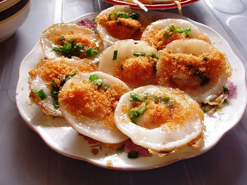Giá khoảng 40.000 đồng một suất 8 chiếc. Ảnh: Yutaka banh-canh-hu-tieu-dam-huong-vi-bien-vung-tau-ivivu-4
