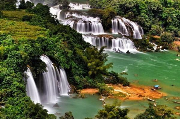Thác Bản Giốc là thắng cảnh nổi tiếng ở Cao Bằng. Ảnh: dulichtamlong Thác Bản Giốc là thắng cảnh nổi tiếng ở Cao Bằng. Ảnh: dulichtamlong
