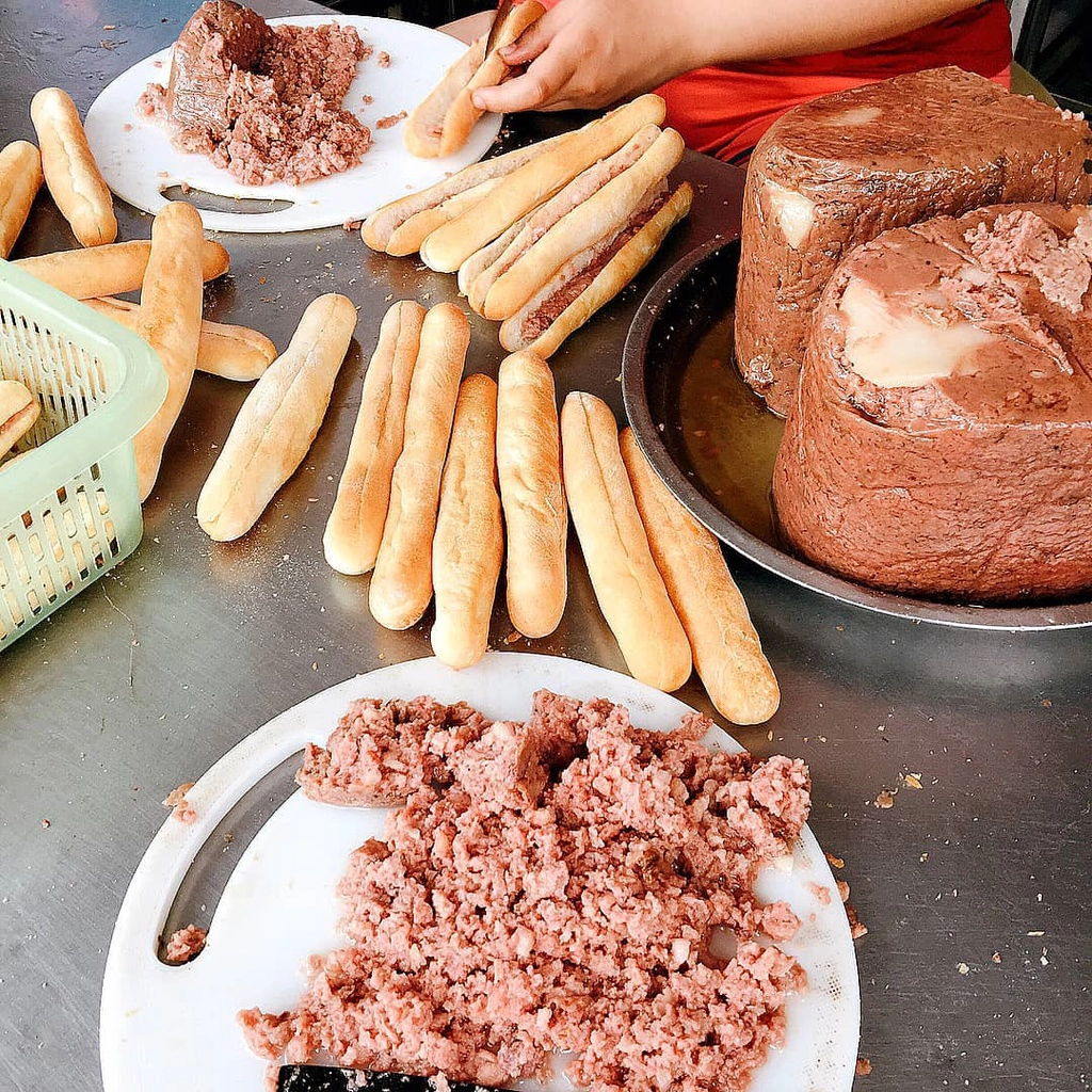 banh-mi-cay-thuc-qua-hut-khach-tai-hai-phong-ivivu-3