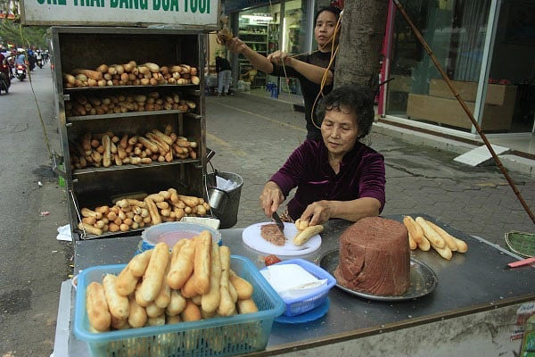 banh-mi-cay-thuc-qua-hut-khach-tai-hai-phong-ivivu-7