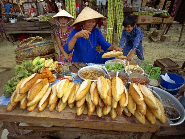 Bánh mì Việt Nam hấp dẫn trên báo Tây