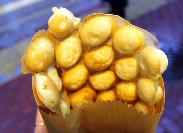 Đây là một loại bánh được làm từ trứng, sữa nhưng được chiên trong một chiếc chảo có hình dạng đặc biệt, gần giống với tổ ong. Đây là một loại bánh được làm từ trứng, sữa nhưng được chiên trong một chiếc chảo có hình dạng đặc biệt, gần giống với tổ ong.